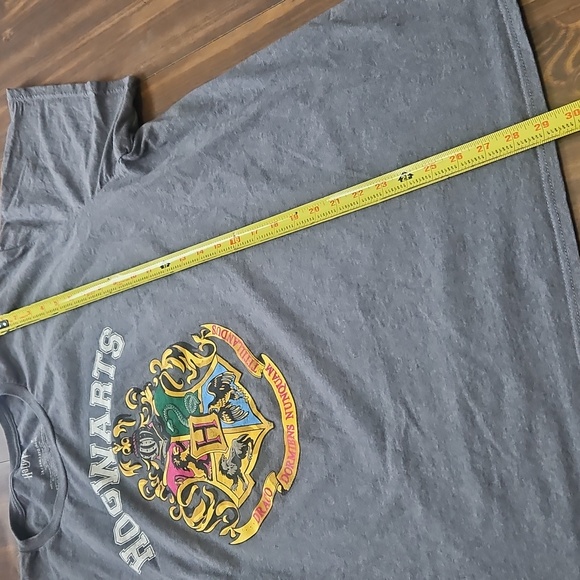 Hogwarts Crest T-Shirt - Picture 3 of 7